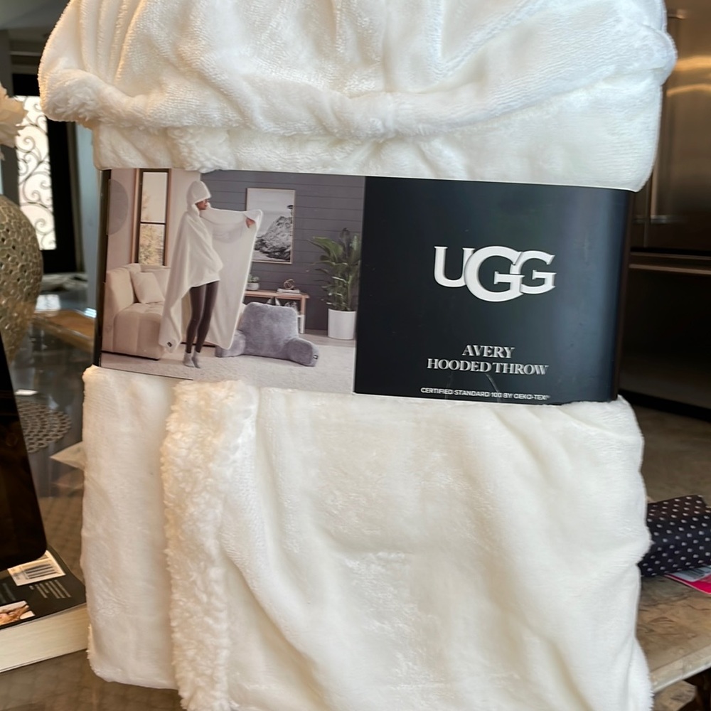 Ugg Hooded throw